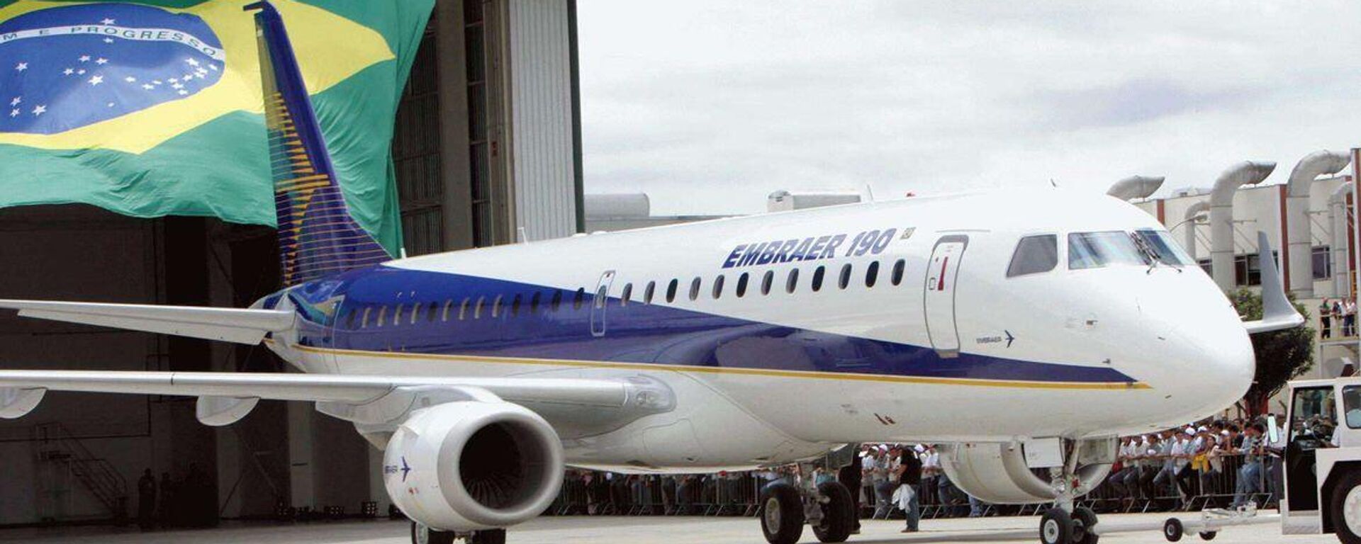 Avião produzido pela Embraer durante evento do governo federal brasileiro - Sputnik Brasil, 1920, 23.10.2023