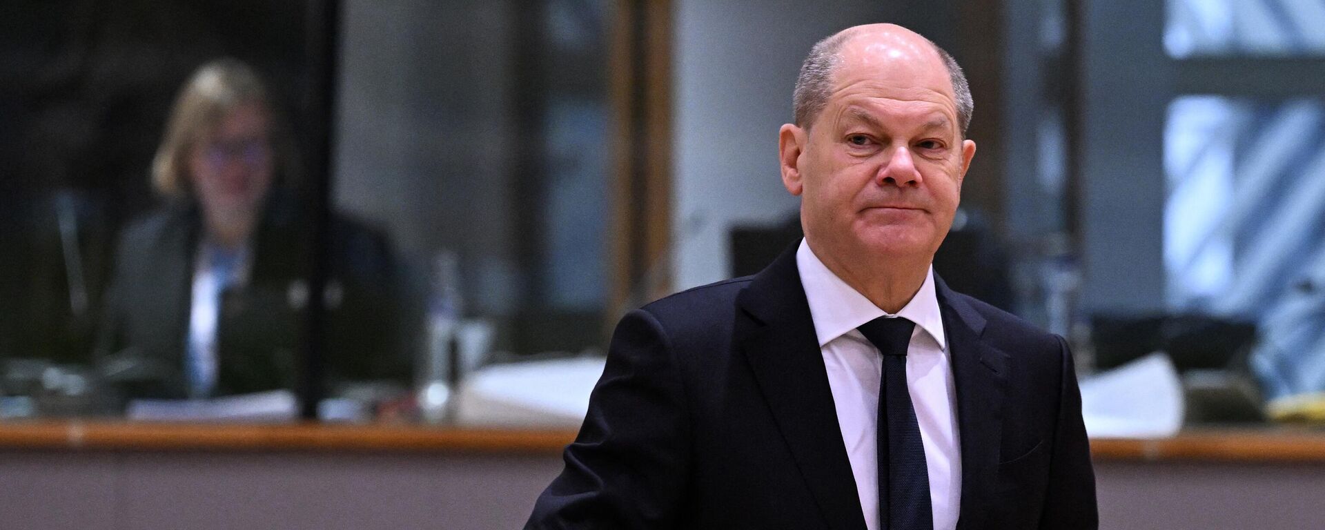 O chanceler da Alemanha, Olaf Scholz, participa de uma mesa redonda como parte da cúpula da União Europeia na sede europeia em Bruxelas, em 15 de dezembro de 2023 - Sputnik Brasil, 1920, 16.12.2023