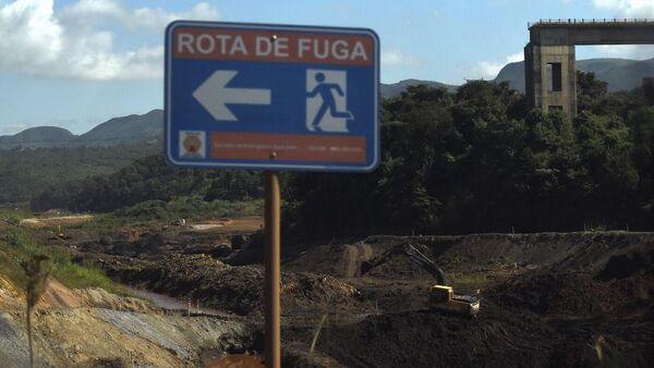 Ações de recuperação de área afetada pelo rompimento da barragem da Vale, onde lama de rejeitos destruiu pontilhão inteiro da estrada de ferro. Brumadinho, 27 de abril de 2023 - Sputnik Brasil