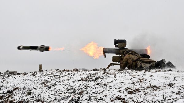 Militares russos do destacamento voluntário de forças especiais VEGA participam de um treinamento de combate, no decorrer da operação militar russa na Ucrânia, na República Popular de Lugansk. Rússia, 22 de janeiro de 2024 - Sputnik Brasil