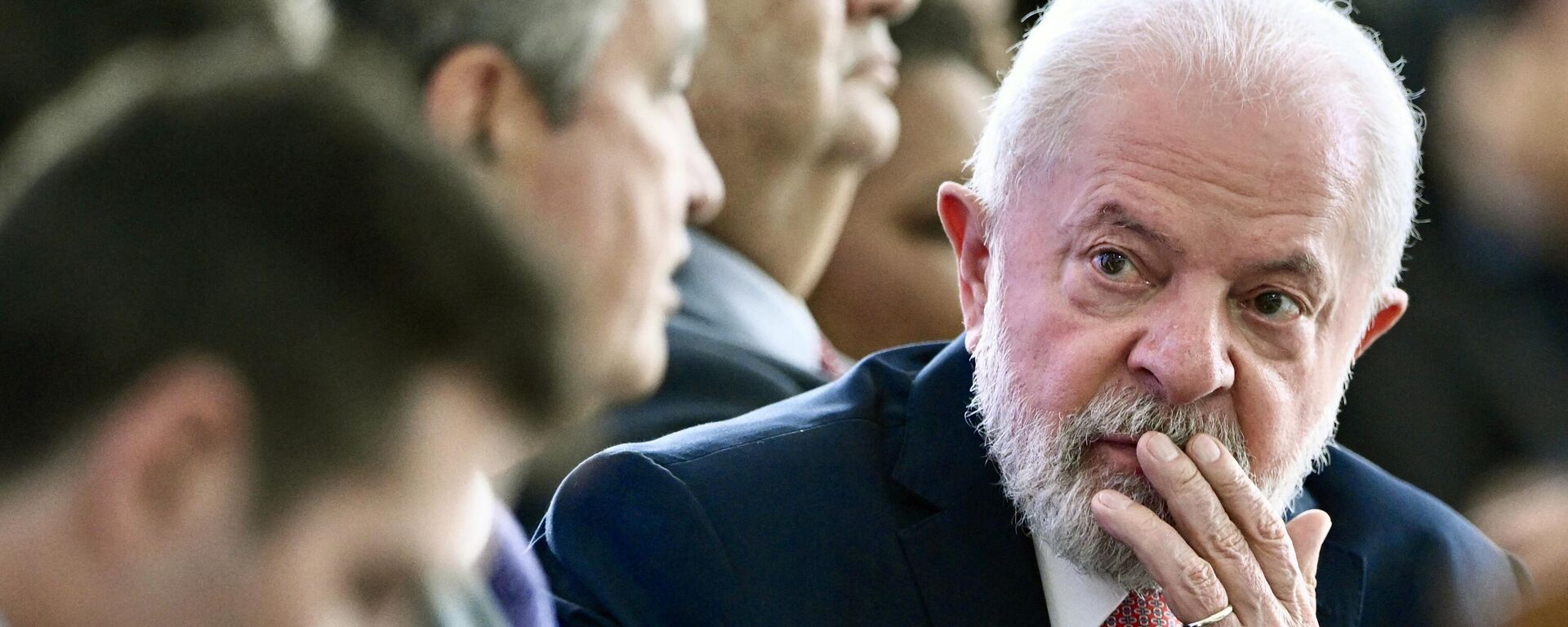 O presidente brasileiro, Luiz Inácio Lula da Silva, gesticula durante a cerimônia de lançamento do novo Programa de Aceleração do Crescimento, no Palácio do Planalto, em Brasília, em 27 de setembro de 2023 - Sputnik Brasil, 1920, 08.03.2024