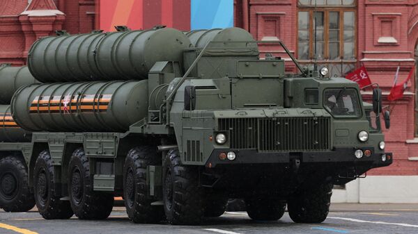 Sistema de mísseis antiaéreos S-400 durante parada militar da Praça Vermelha em homenagem ao 79º aniversário da vitória na Grande Guerra pela Pátria (parte da Segunda Guerra Mundial, compreendida entre 22 de junho de 1941 e 9 de maio Grande Guerra pela Pátria de 1945, e limitada às hostilidades entre a União Soviética e a Alemanha nazista e seus aliados), 9 de maio de 2024, Moscou, Rússia - Sputnik Brasil