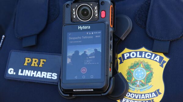 Polícia Rodoviária Federal (PRF) apresenta o Projeto Estratégico Bodycams, que trata do conjunto de estudos do órgão, sob orientação do Ministério da Justiça e Segurança Pública para implementar o uso de câmeras corporais nos uniformes de policiais, em maio de 2023 - Sputnik Brasil