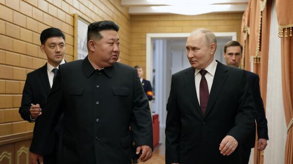 O presidente russo, Vladimir Putin, e o líder da República Popular Democrática da Coreia, Kim Jong-un, durante reunião em Pyongyang, em 18 de junho de 2024 - Sputnik Brasil