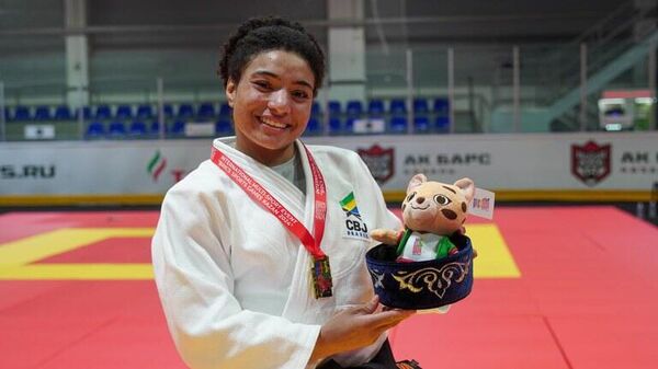 Shirlen Thais do Nascimento foi campeã na categoria 57 kg do judô no Jogos do Brics de Kazan. 22 de junho de 2024 - Sputnik Brasil