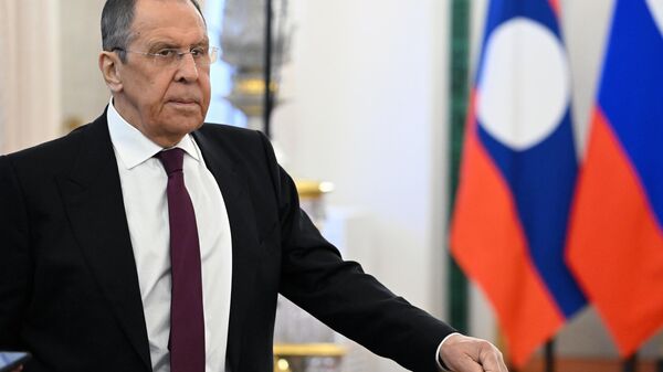 O ministro das Relações Exteriores da Rússia, Sergei Lavrov, antes da reunião do presidente russo Vladimir Putin e do presidente do Laos Thongloun Sisoulith - Sputnik Brasil