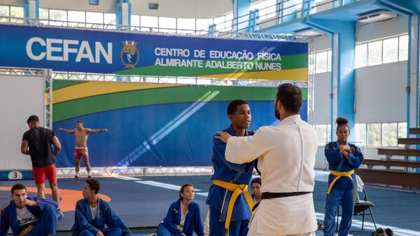 Alunos do Programa Forças no Esporte (Profesp) em treinamento esportivo (jiu-jitsu) no Centro de Educação Física Almirante Adalberto Nunes (Cefan). Rio de Janeiro, 2 de junho de 2022  - Sputnik Brasil