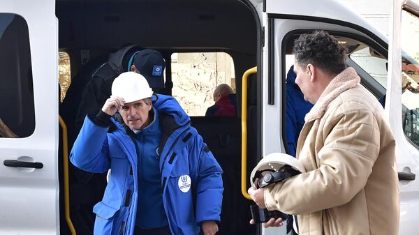 O diretor-geral da Agência Internacional de Energia Atômica (AIEA), Rafael Grossi, visita a central nuclear de Zaporozhie, em 7 de fevereiro de 2024 - Sputnik Brasil