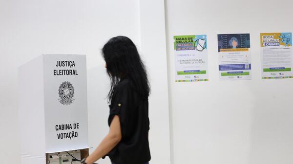 Simulação da eleição para demonstração do fluxo de votação, em uma seção eleitoral cenográfica, no Tribunal Regional Eleitoral de São Paulo (TRE-SP), em São Paulo. Brasil, 2 de outubro de 2024 - Sputnik Brasil