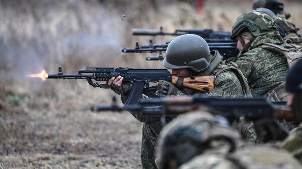 Soldados do 1.430º Regimento de Infantaria Motorizada de Guarda das Forças Armadas russas em exercício de tiro na direção de Zaporozhie, na zona da operação militar especial - Sputnik Brasil