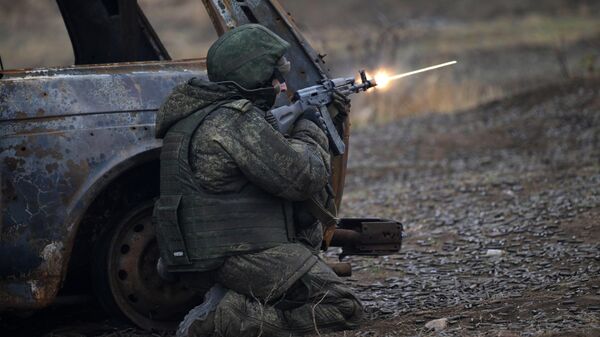 O treinamento de combate das unidades de assalto da 30ª Brigada de Infantaria Motorizada do Distrito Militar Central na República Popular de Donetsk. - Sputnik Brasil