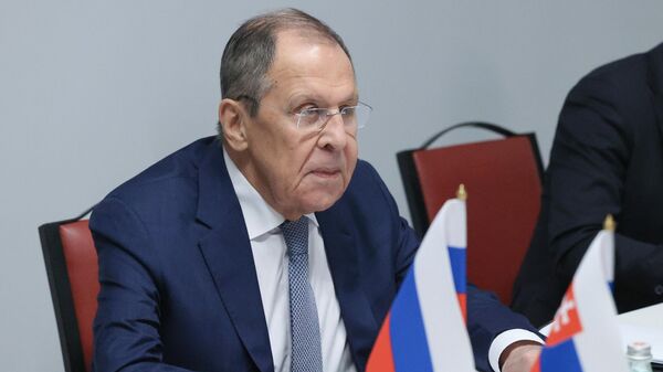 Ministro das Relações Exteriores da Rússia, Sergei Lavrov, durante uma reunião com o ministro das Relações Exteriores e Assuntos Europeus da Eslováquia, Juraj Blanar, à margem da 31ª reunião do Conselho de Ministros das Relações Exteriores da Organização para a Segurança e Cooperação na Europa - Sputnik Brasil