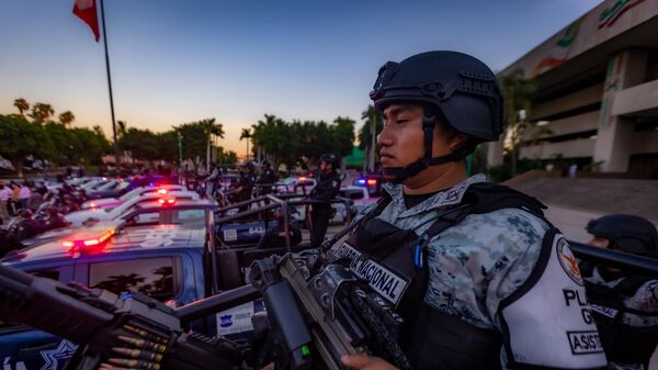 Dezenas de soldados da Guarda Nacional e do Exército Mexicano foram destacados para Sinaloa, a fim de conter a violência desencadeada após a captura de Ismael Zambada García, um dos líderes do cartel de Sinaloa, em 20 de outubro de 2024 - Sputnik Brasil