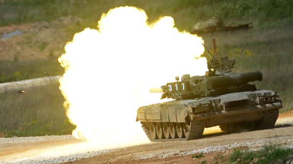 Tanque T-80 durante a mostra de equipamentos militares - Sputnik Brasil