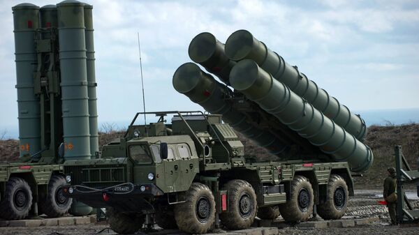 Sistemas russos de defesa antiaérea S-400  - Sputnik Brasil