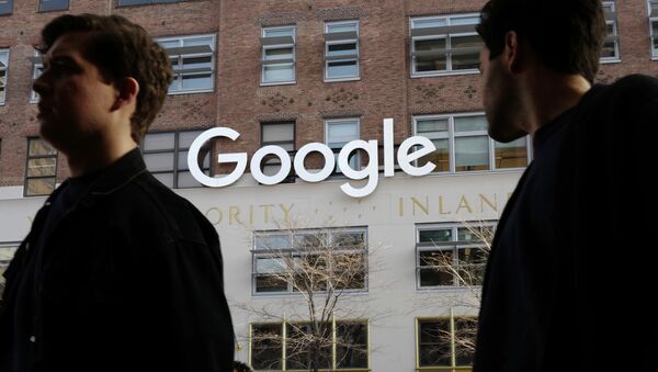 Pessoas perto do escritório do Google, Nova York - Sputnik Brasil