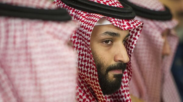 Príncipe herdeiro saudita Mohammed bin Salman em encontro com o então secretário de Defesa dos EUA, Jim Mattis. - Sputnik Brasil