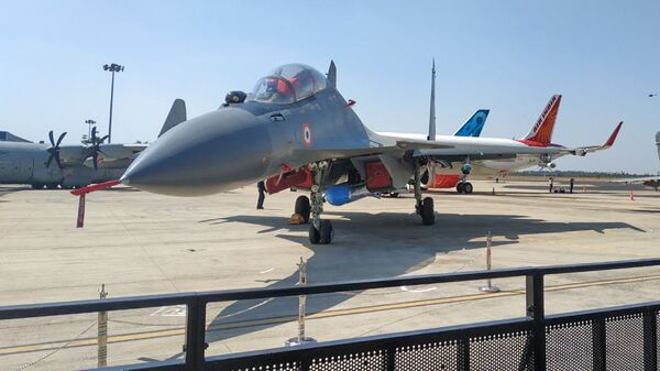 Protótipo do míssil BrahMos-NG no caça Sukhoi SU-30 MKI no decorrer da exposição Aero India 2019 em Bangalore - Sputnik Brasil