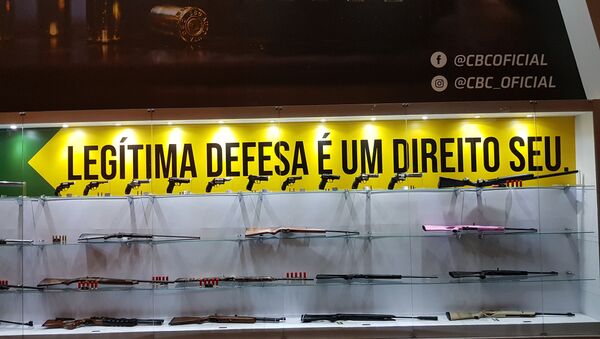 Flexibilização do acesso às armas no Brasil anima empresas estrangeiras que expõem na LAAD 2019 - Sputnik Brasil