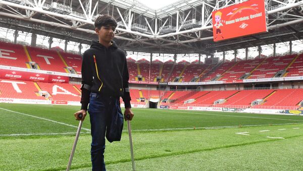 Qassem Qadim durante sua visita ao estádio Otkrytie Arena em Moscou - Sputnik Brasil