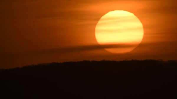 Sol nascendo (imagem referencial) - Sputnik Brasil