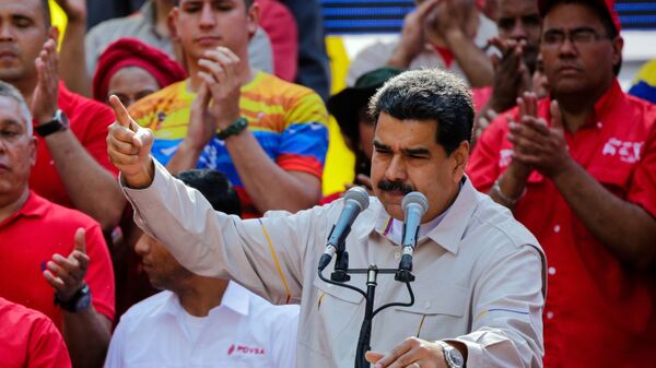 Presidente venezuelano Nicolás Maduro fala perante apoiadores em Caracas, Venezuela - Sputnik Brasil