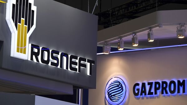 Empresas russas de hidrocarbonetos Rosneft e Gazprom participam de fórum internacional em São Petersburgo, em julho de 2019 - Sputnik Brasil