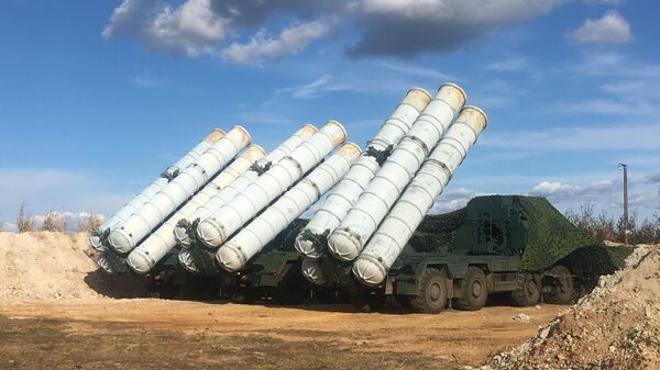 Sistemas de mísseis terra-ar S-400 Triumph - Sputnik Brasil