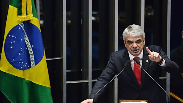 Senador Humberto Costa, do PT de Pernambuco, discursa no plenário do Senado - Sputnik Brasil