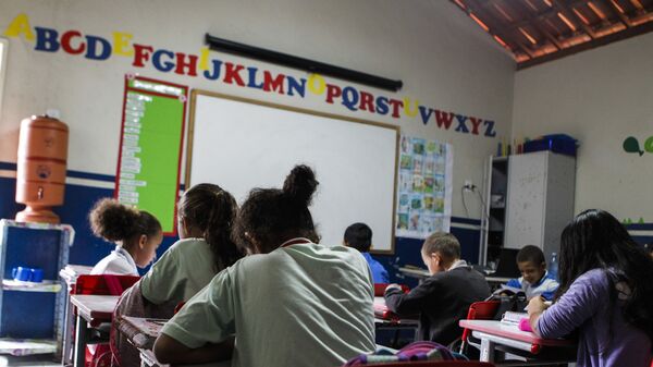 Alunos em sala de aula de escola pública da zona rural do agreste de Pernambuco (foto de arquivo) - Sputnik Brasil