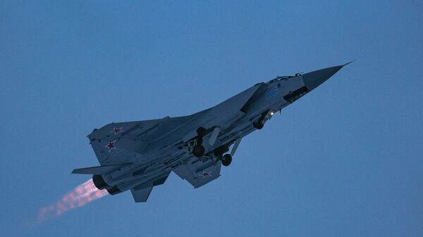 Caça MiG-31 da Rússia durante treinamento de pilotos na região russa de Murmansk - Sputnik Brasil