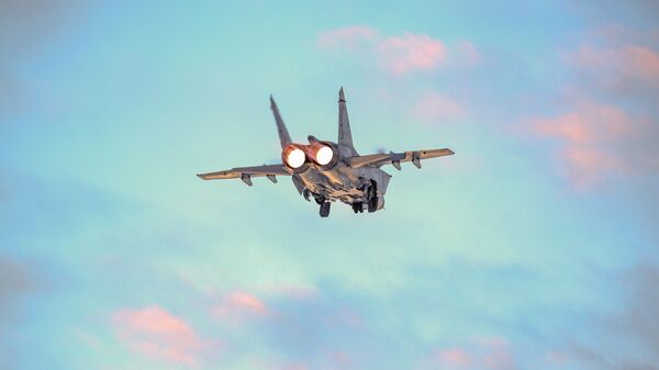 Aeronave militar russa MiG-31 durante treinamento na região de Murmansk - Sputnik Brasil