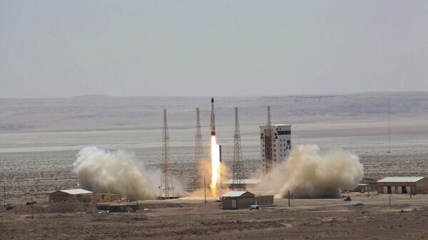 Lançamento do foguete-portador de satélite Simorgh (foto de arquivo) - Sputnik Brasil