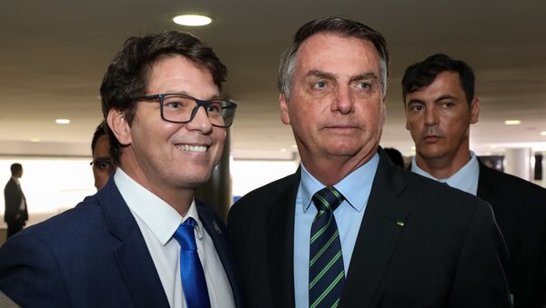 O ator Mario Frias com o presidente Jair Bolsonaro durante cerimônia de posse de Regina Duarte como secretária especial da Cultura do Ministério do Turismo, em Brasília, em 4 de março de 2020 - Sputnik Brasil