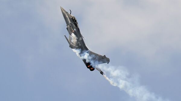 Caça francesa Rafale durante um show aéreo no aeroporto Le Bourget, Paris (foto referencial)  - Sputnik Brasil