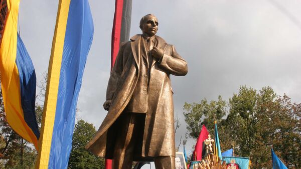 Inauguração do monumento a Stepan Bandera, líder ideológico da Organização dos Nacionalistas Ucranianos, em Lviv (Ucrânia) - Sputnik Brasil