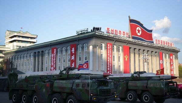 Mísseis balísticos durante desfile na Coreia do Norte  - Sputnik Brasil