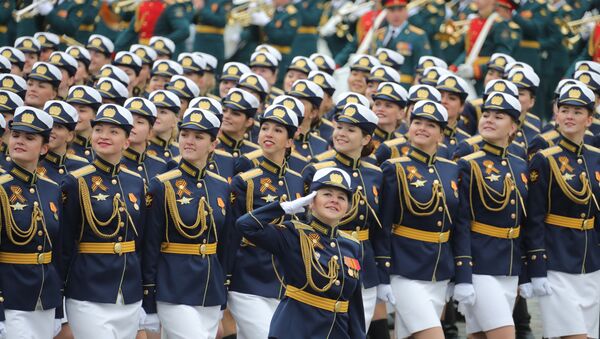 Oficiais femininas na Parada Militar dedicada ao 72º aniversário da Vitória na Grande Guerra pela Pátria na Praça Vermelha, 9 de maio de 2017 - Sputnik Brasil