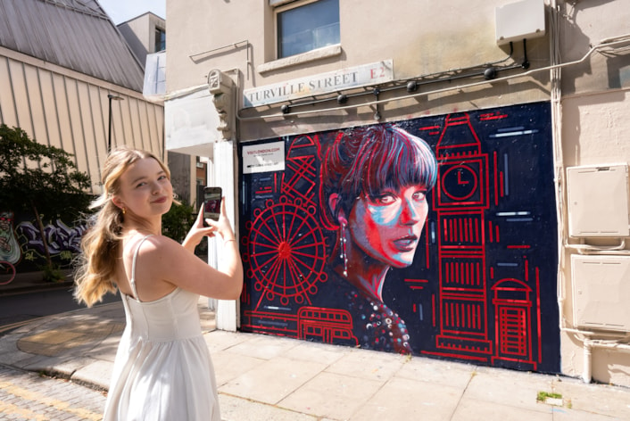 New Taylor Swift fan mural unveiled in London: Kate Claxton - mural fan artist winner