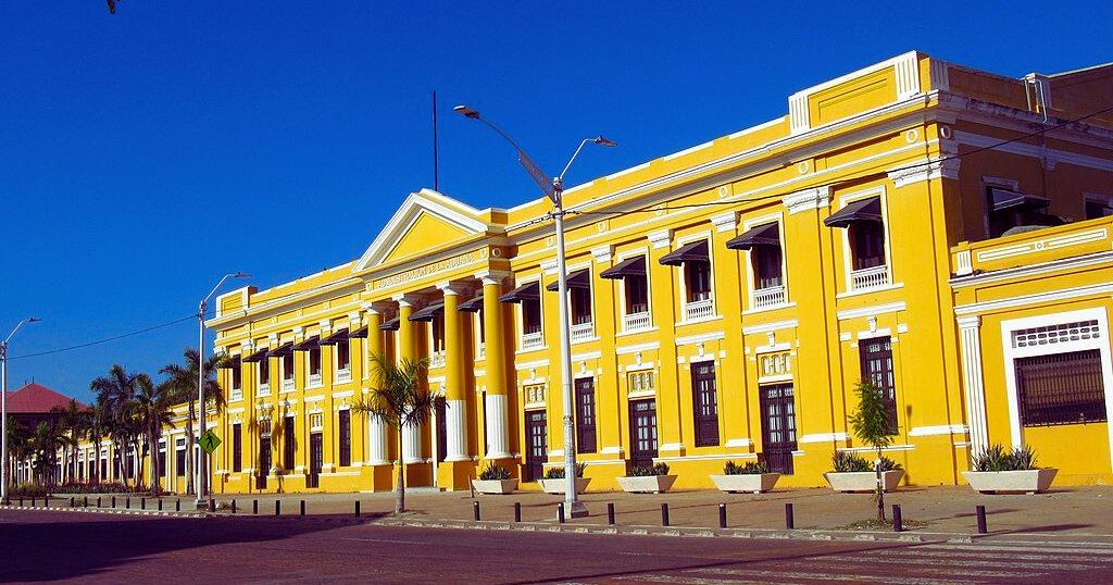 the Plaza de la Aduana