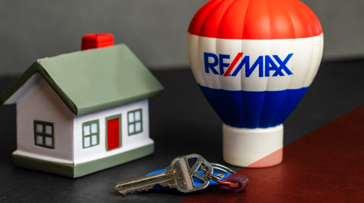 What is the RE/MAX commission split?