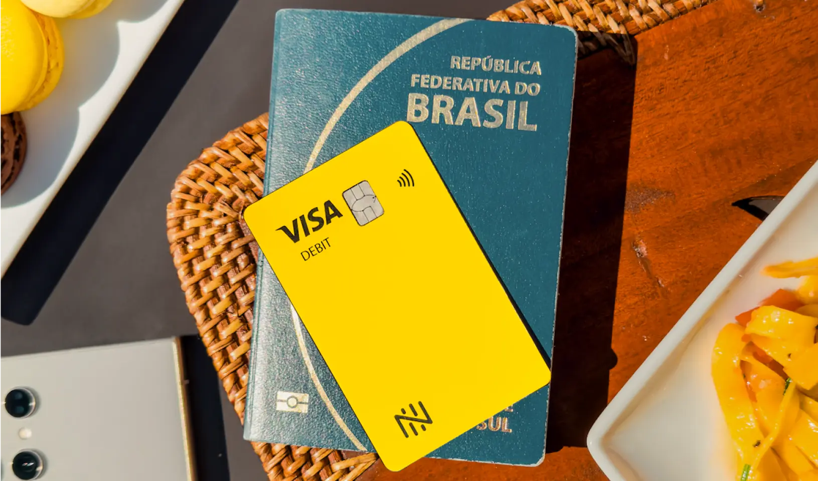 Cartao amarelo e passaporte