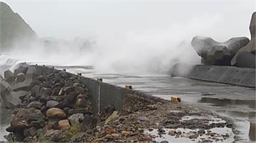 烟花暴風圈擴大 基隆外海7級陣風掀巨浪