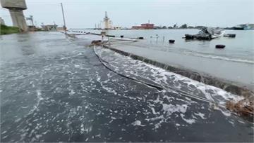 超級藍月逢大潮！ 雲林箔子寮漁港海水倒灌、潮位估...