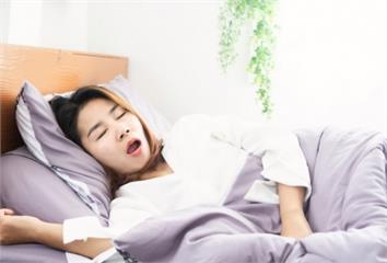 睡不著別數羊了！1圖看「超助眠食物」 泡菜、花生...