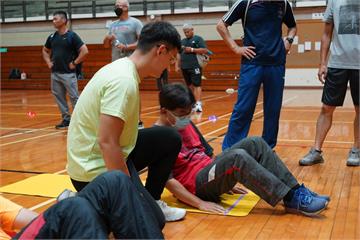 學生體適能檢測方式調整！ 仰臥起坐改「捲腹」 明...