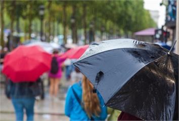 午後熱力作用！北部、東北部易有大雨　花東恐破36...