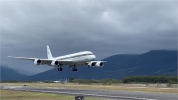 NASA科研機再度來台 低空飛過台東豐年機場