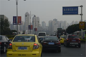 中國高速公路春節塞爆　民眾下車唱卡拉OK、煮餃子...