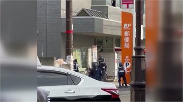 日本埼玉老翁醫院槍傷2人！再闖郵局挾持人質 與警...